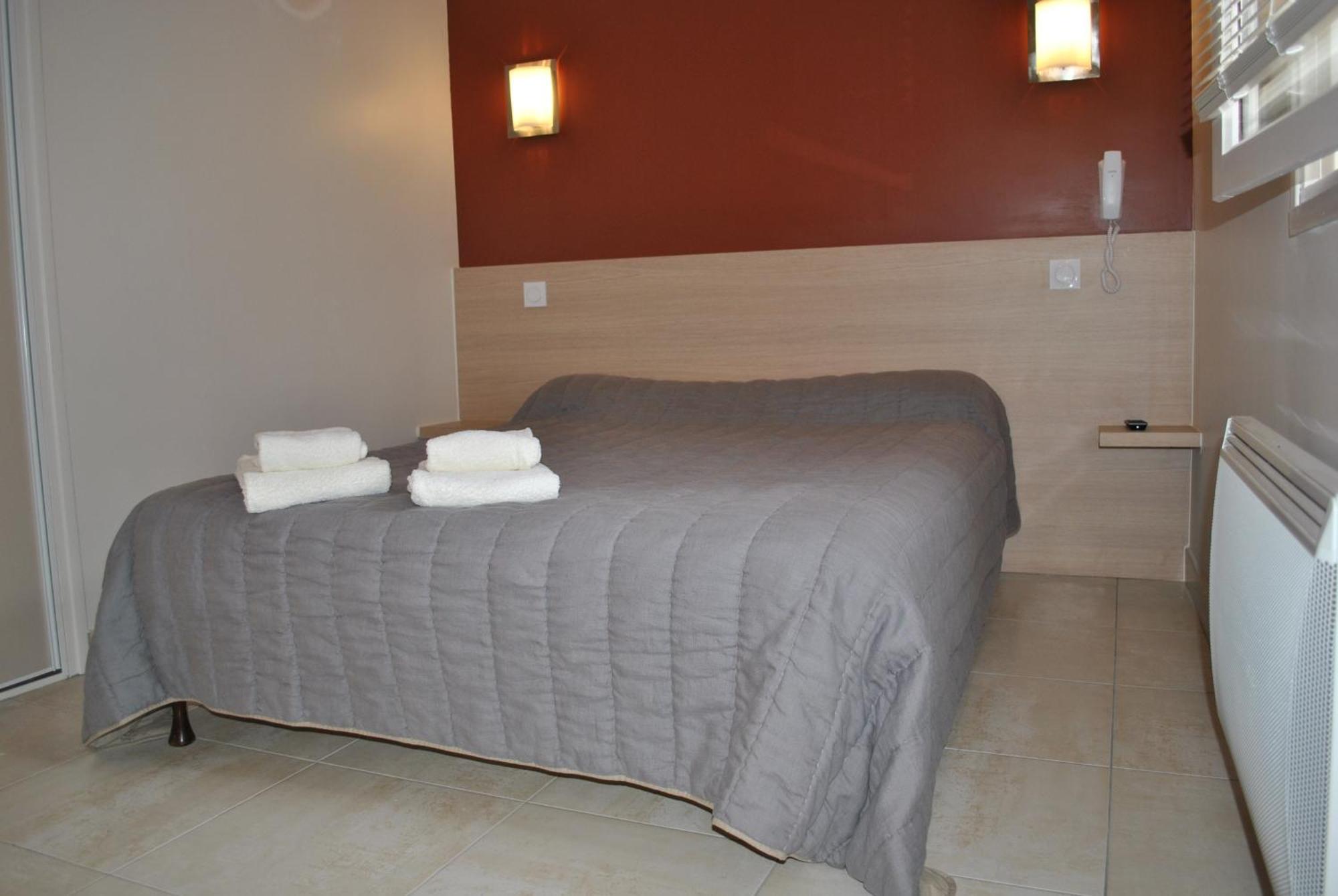 Logis Hotel Restaurant Le Flamant Rose Camargue Albaron Exterior photo