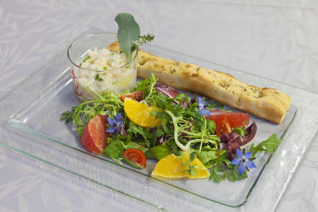 Logis Hotel Restaurant Le Flamant Rose Camargue Albaron Exterior photo